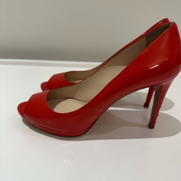Authentic Prada heels - Picture 2 of 5